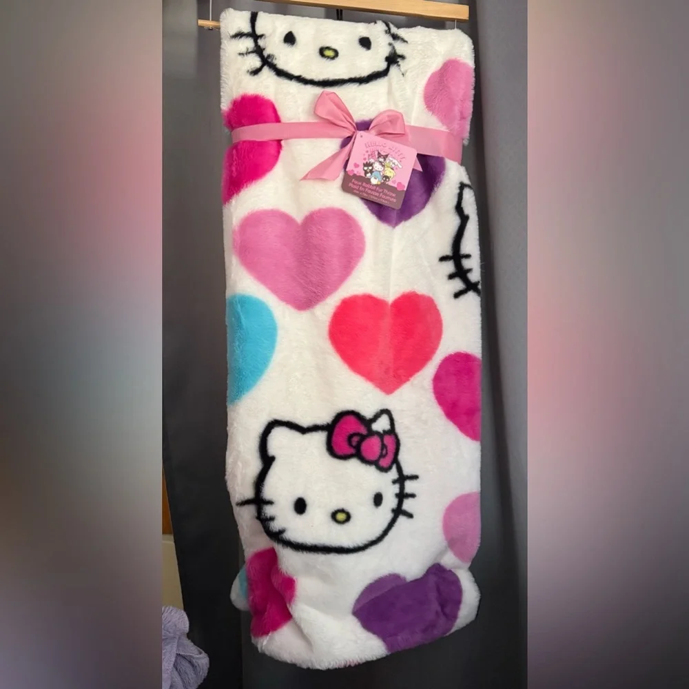 NEW! HELLO KITTY FLUFFY faux fur Valentines PINK RED PURPLE Hearts blanket throw